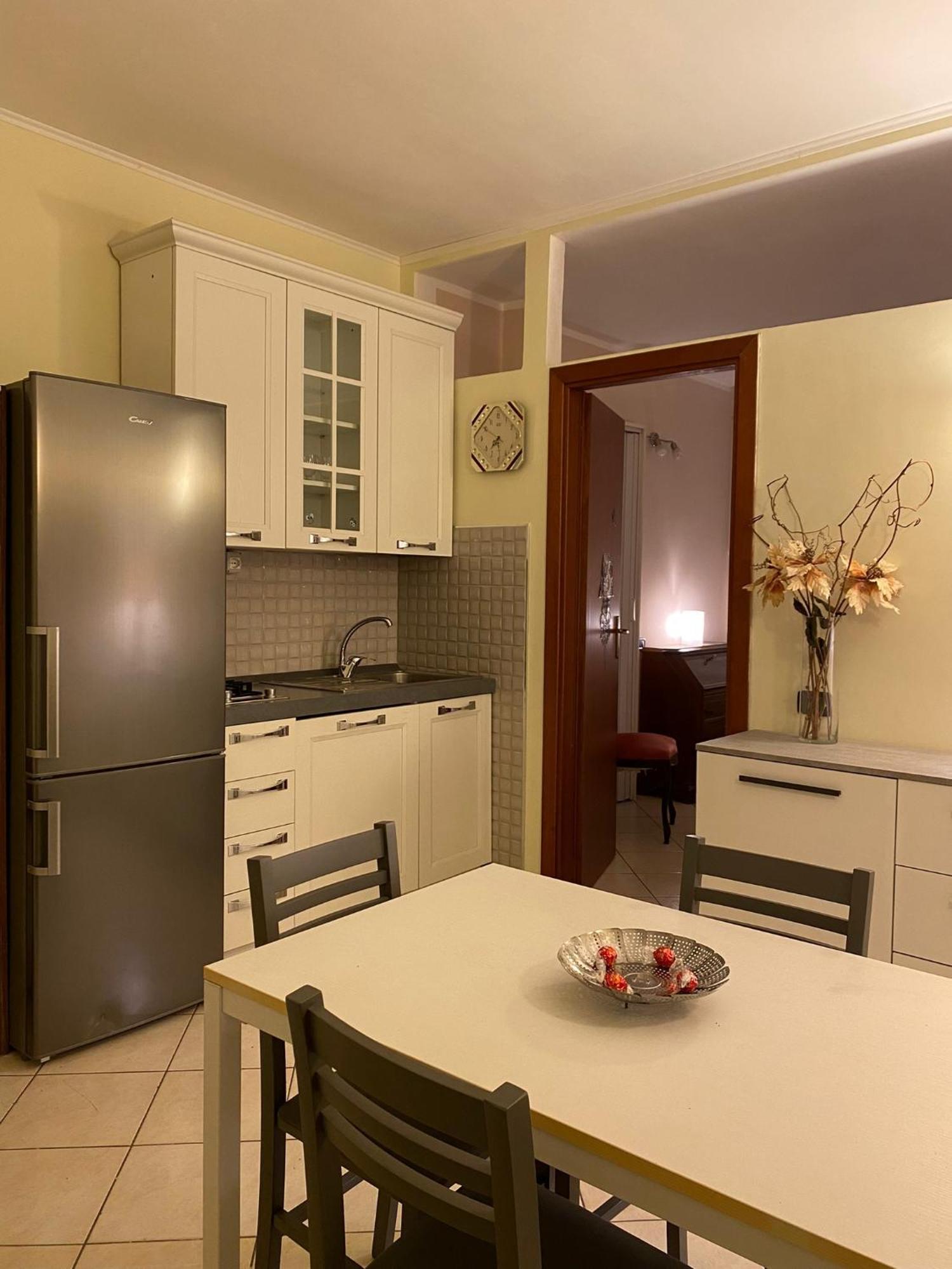 Miriam's Short Rent House Rom