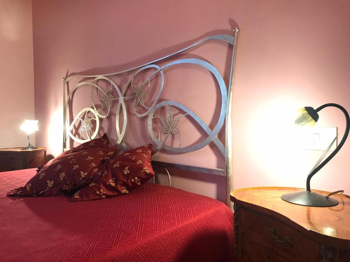 Miriam's Short Rent House Rom